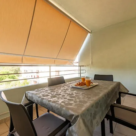 Matea With Terrace Apartamento