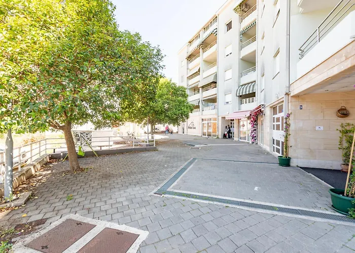 Matea With Terrace Apartment *