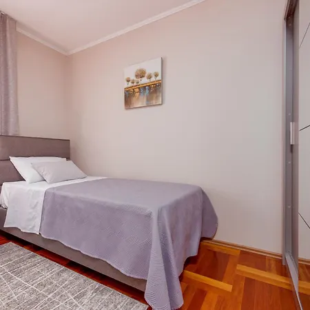 Matea With Terrace Apartment