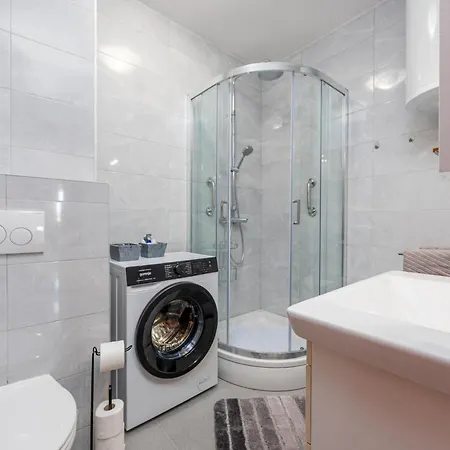 Matea With Terrace Apartment *