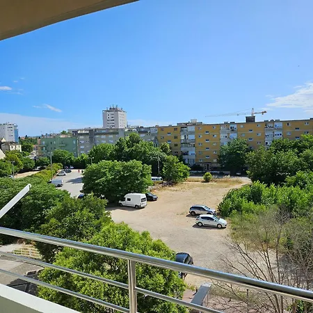 Matea With Terrace Apartment *